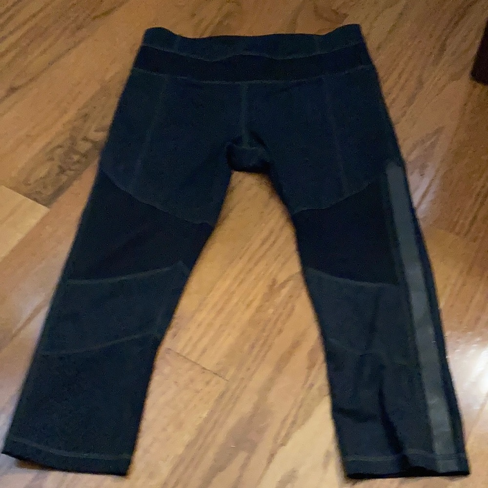 Lulu lemon Capri leggings size 4